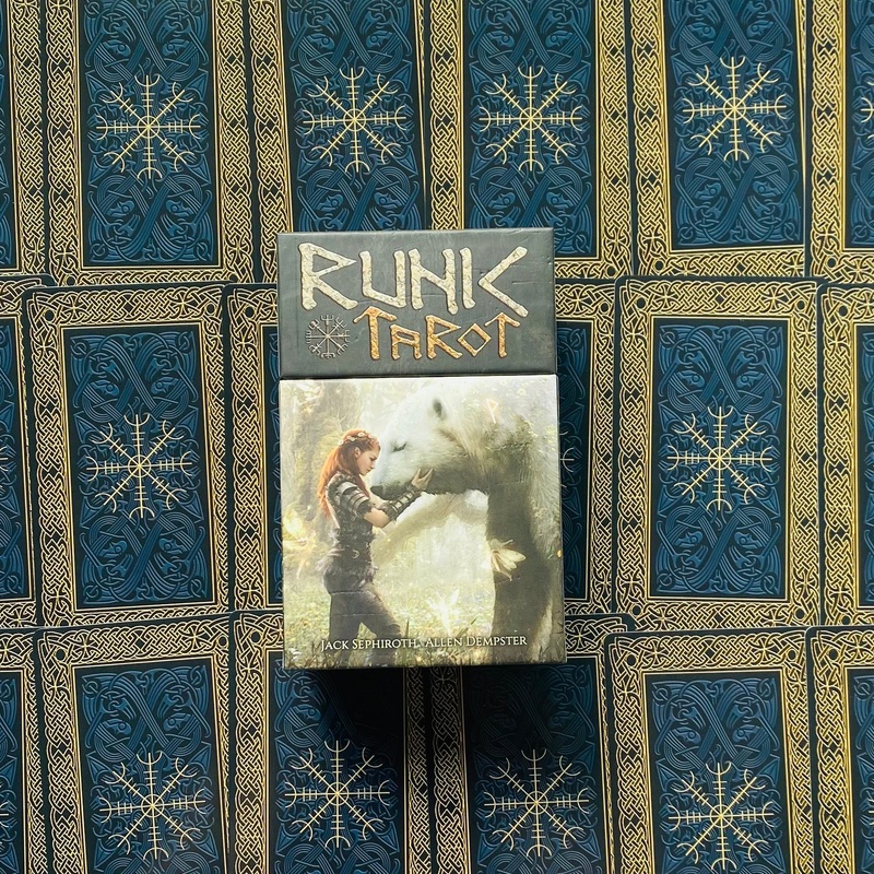 Runic Tarot Cards Lo Scarabeo